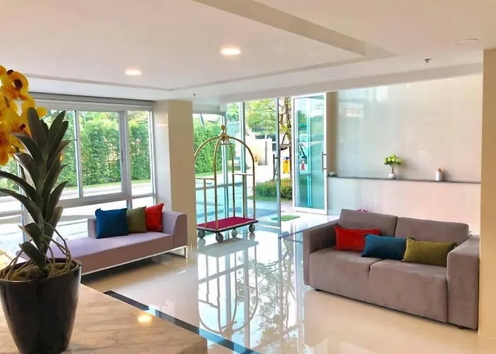 The Lux Ladprao 10
